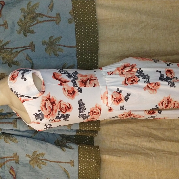 One piece dress with open front and shorts underneath - Picture 4 of 9